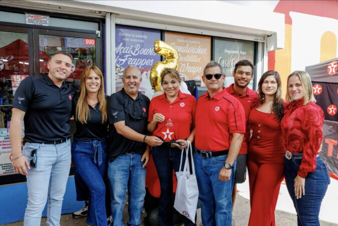 Fernando-Vazquez-Kirstie-Vazquez-Stephanie-Vazquez-Jose-Vazquez-Enid-Riefkohl