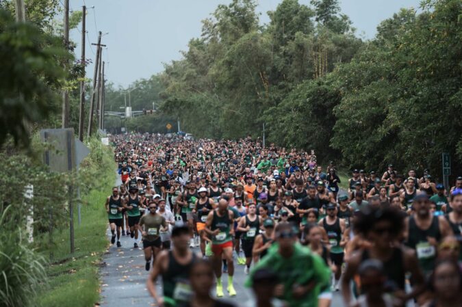 Miles de personas corren el Garnier Green Road 5K.