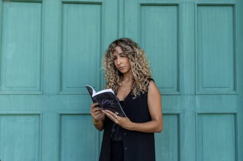 Escritora puertorriqueña Hazel Castro Corujo debuta con “Ontología del verso” Hazel Castro Corujo