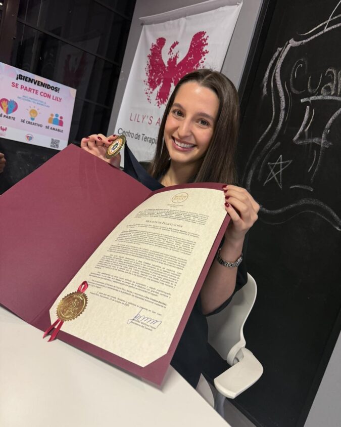 Reconocen joven estudiante por su trabajo en diversidad funcional