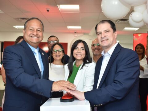 Nuevo Centro de Atención de Claro en Caguas con servi-carro