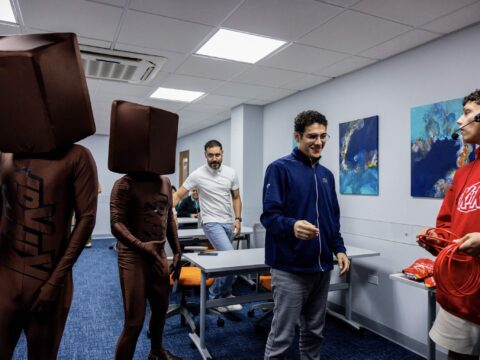 Kitkat impulsa campaña para promover los breaks en el trabajo Visita a Retail Group