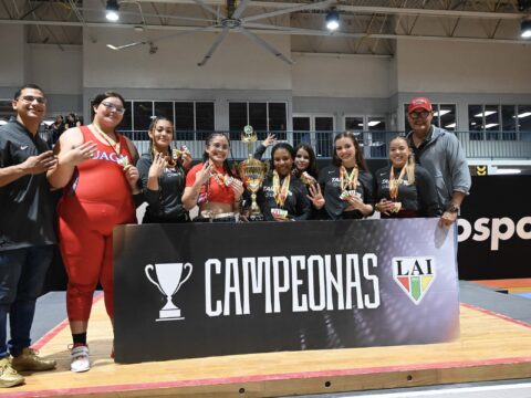 Taínas y Gallitos alzan el oro en halterofilia Las Taínas de la UAGM