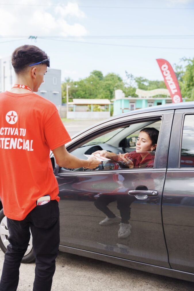 Texaco con Techron regaló a las comunidades $10,000 dólares.s