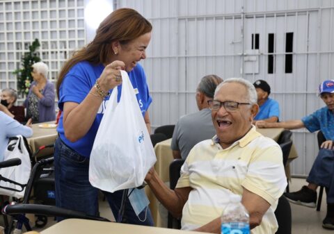 Triple-S acompaña a 3,000 adultos mayores en toda la isla