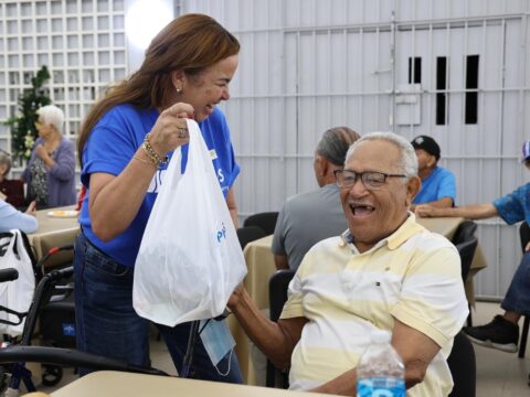 Triple-S acompaña a 3,000 adultos mayores en toda la isla