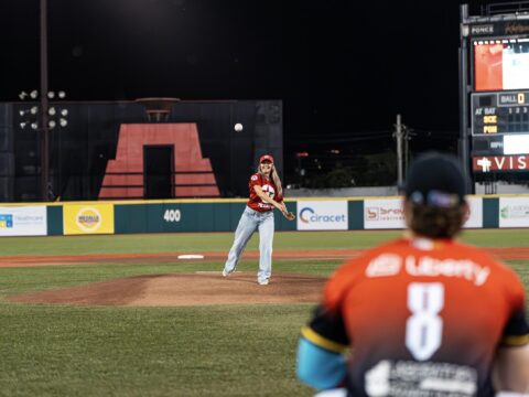 Leones de Ponce avanzan con respaldo comercial de Texaco Fabianne Besosa lanza pelota inaugural en el juego de estrellas.