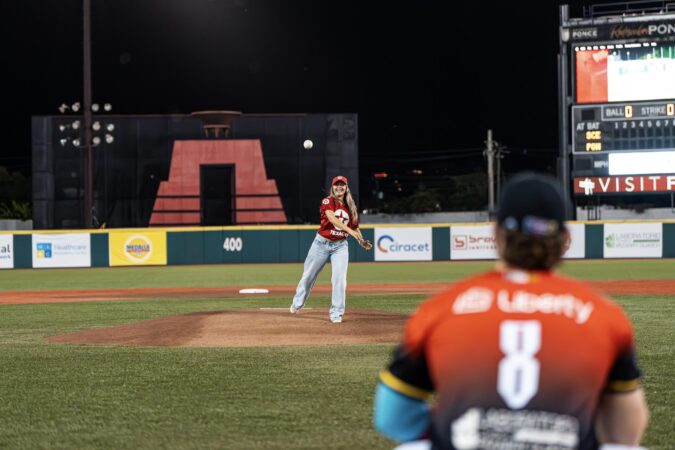 Leones de Ponce avanzan con respaldo comercial de Texaco Fabianne Besosa lanza pelota inaugural en el juego de estrellas.