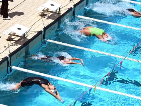 Natación universitaria entra en fase decisiva