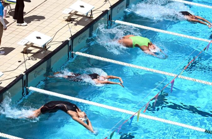 Natación universitaria entra en fase decisiva