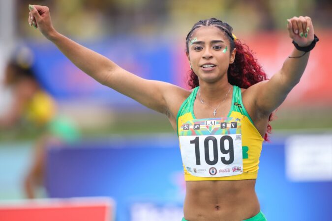 Atletismo universitario arranca con registros cercanos a récords