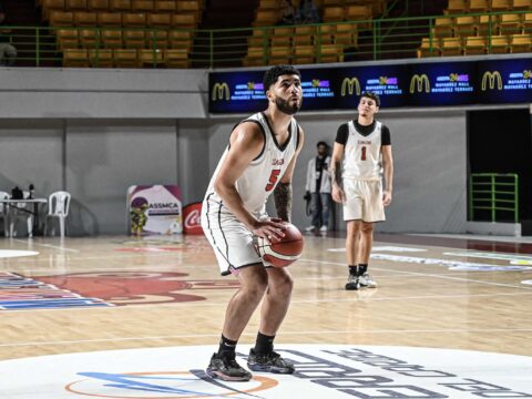 Los Taínos de la UAGM juega para el campeonato de baloncesto. (LAI)