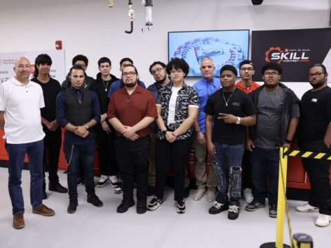 Nuevo programa conecta estudiantes con empleos automotrices Technical Education College Support