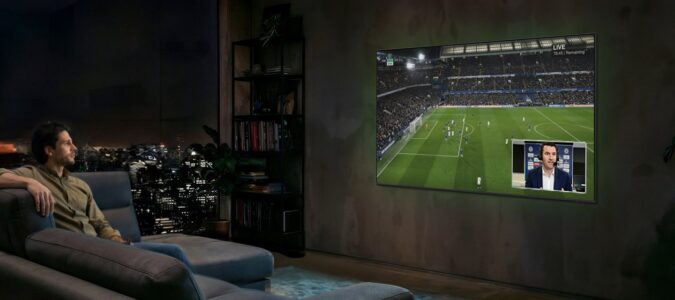Samsung presenta funciones inteligentes para disfrutar el fútbol en casa Pantalla Samsung reproduce un evento deportivo mientras Vision AI Companion mejora automáticamente la experiencia visual.