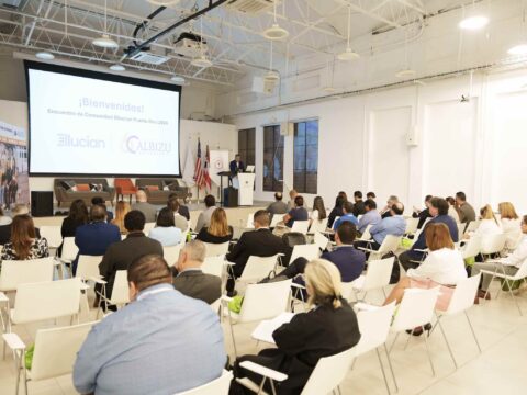 Líderes universitarios participan en el Encuentro de Usuarios Ellucian Puerto Rico sobre innovación tecnológica educativa.