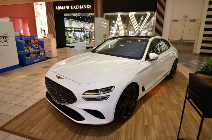 Vehículos familiares, SUVs y autos deportivos forman parte de la exhibición principal del evento veraniego.