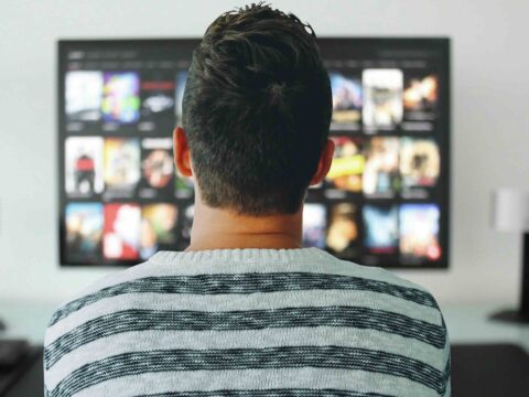 La aplicación Liberty Hub TV ahora está disponible en más dispositivos de streaming y televisores inteligentes compatibles.