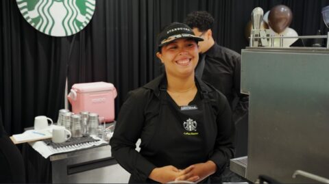 Lorraine Cotto representa a Puerto Rico tras ganar la competencia nacional de Starbucks realizada en Plaza Las Américas.