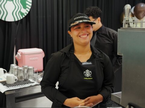 Lorraine Cotto representa a Puerto Rico tras ganar la competencia nacional de Starbucks realizada en Plaza Las Américas.