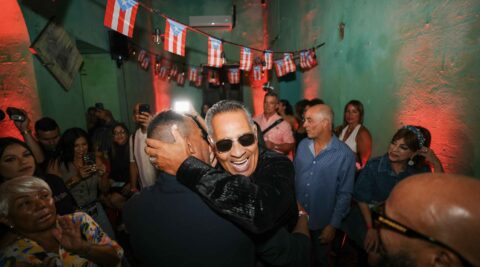 Tito Nieves celebra el lanzamiento de “Desde el Corazón” en Viejo San Juan Tito Nieves durante la presentación exclusiva de su álbum Desde el Corazón en La Factoría, en Viejo San Juan.