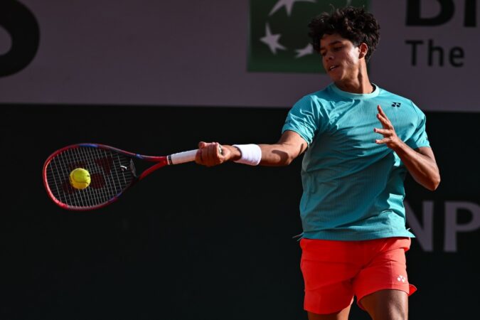 Yannik Álvarez representa a Puerto Rico en el prestigioso torneo juvenil Roland Garros disputado en Francia.