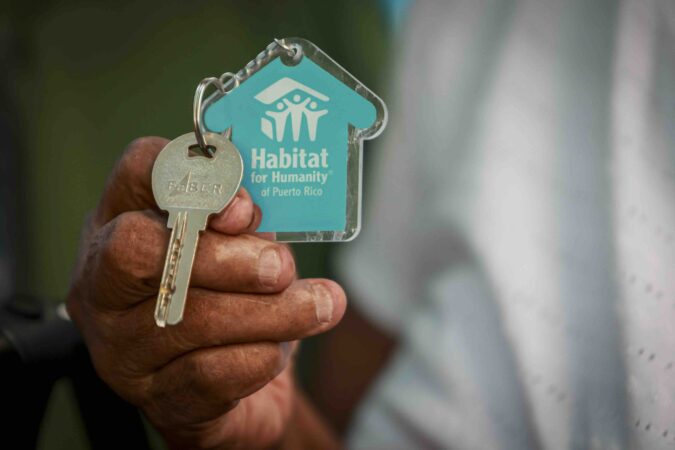 Tres familias puertorriqueñas reciben viviendas rehabilitadas mediante alianza multisectorial