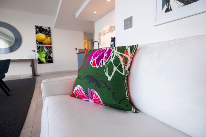 Arte contemporáneo transforma suites de La Concha Resort en Condado Obras de arte contemporáneo.