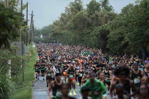 Miles de personas corren el Garnier Green Road 5K.