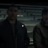 Fotografía oficial de Kyle Chandler y Aaron Pierre caracterizados como Hal Jordan y John Stewart.