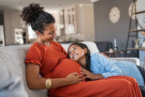 “Contigo Mamá” reunirá a embarazadas y madres en posparto en un encuentro gratuito en Condado