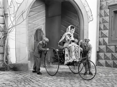 Mercedes-Benz reconoce el legado de Bertha Benz y Carmen Delia González Rosa en la historia automotriz mundial y de Puerto Rico Bertha Benz, pionera del automóvil y esposa de Carl Benz.