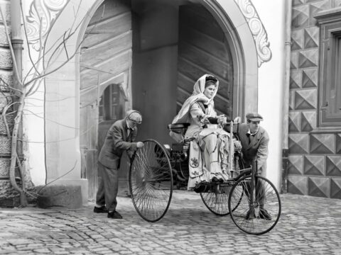 Mercedes-Benz reconoce el legado de Bertha Benz y Carmen Delia González Rosa en la historia automotriz mundial y de Puerto Rico Bertha Benz, pionera del automóvil y esposa de Carl Benz.