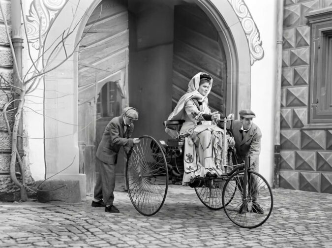 Mercedes-Benz reconoce el legado de Bertha Benz y Carmen Delia González Rosa en la historia automotriz mundial y de Puerto Rico Bertha Benz, pionera del automóvil y esposa de Carl Benz.