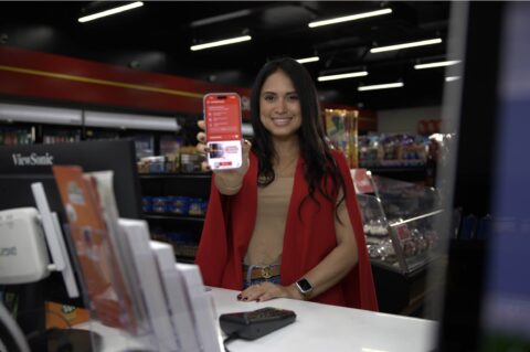 Texaco Rewards amplía sus beneficios en las tiendas de conveniencia en Puerto Rico Aplicación Texaco Rewards mostrada en un teléfono móvil para acumular puntos por compras.