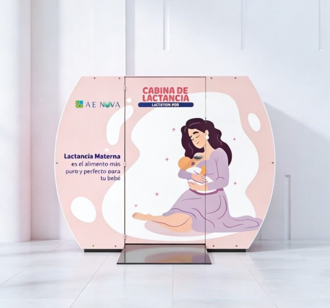 Cabina LACTA con elementos de accesibilidad, conexiones eléctricas y condiciones para apoyar la lactancia.