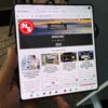 El Motorola Razr Fold ya llega a Puerto Rico: conoce sus especificaciones y precio de lanzamiento Motorola Razr Fold abierto mostrando la pantalla interna.