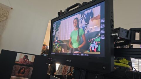 Xtreme Gel apuesta al talento local con la campaña “Cabeza en alto” Escena del proyecto audiovisual de Xtreme Gel que promueve un mensaje de confianza, autenticidad y amor propio.