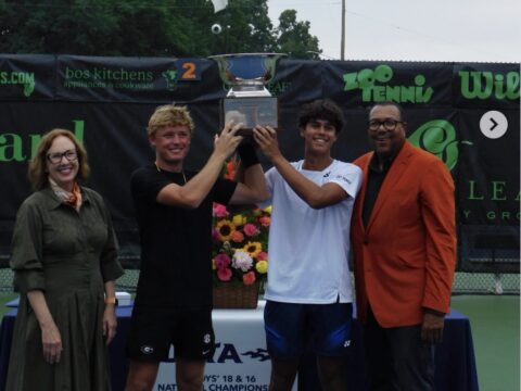 Yannik Álvarez gana en Kalamazoo y asegura su lugar en el US Open 2026 Yannik Álvarez celebra su campeonato de dobles Boys’ 18s
