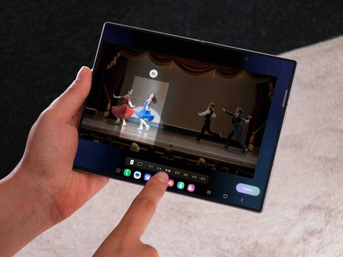 5 mitos sobre los smartphones plegables que la tecnología ya dejó en el pasado Galaxy Z Fold8 abierto mostrando la pantalla plegable y el formato diseñado por Samsung para consumir contenido.
