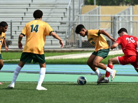 Tigres de la UIPR estrenan plantilla en busca de revalidar el campeonato LAI Jugadores de los Tigres de la Universidad Interamericana durante un partido del torneo masculino de fútbol de la LAI.