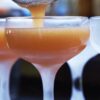 PRoduce presenta “Hora Feliz” con cocteles y tapas de ingredientes locales en Santurce Coctel servido en la barra de PRoduce junto a frutas utilizadas para desarrollar la receta de la semana.