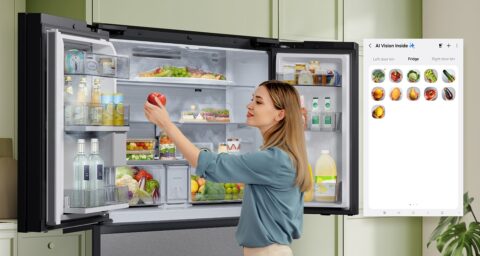 Refrigerador Samsung Bespoke AI con pantalla interactiva y funciones de inteligencia artificial para gestionar alimentos y el hogar.
