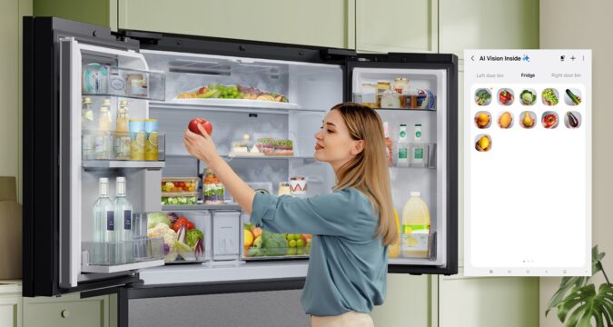 De la cocina al aire acondicionado: así funciona la IA en el hogar conectado de Samsung Refrigerador Samsung Bespoke AI con pantalla interactiva y funciones de inteligencia artificial para gestionar alimentos y el hogar.