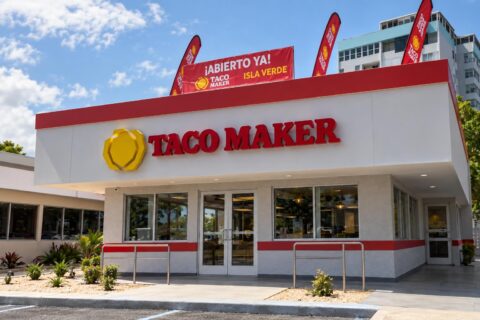 Fachada del nuevo restaurante Taco Maker ubicado en La Plazoleta de Isla Verde, en Carolina.