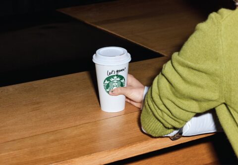 Starbucks amplía su menú en Puerto Rico con Blonde Espresso y Aerocano Bebidas elaboradas con Starbucks Blonde Espresso presentadas sobre una barra de cafetería en Puerto Rico.