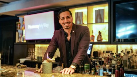 Bartender puertorriqueño Miguel Martínez representará a Puerto Rico en la final global de Hennessy MyWay en París Miguel Martínez Archo, bartender de Identidad Cocktail Bar, durante su participación y selección como representante de Puerto Rico.
