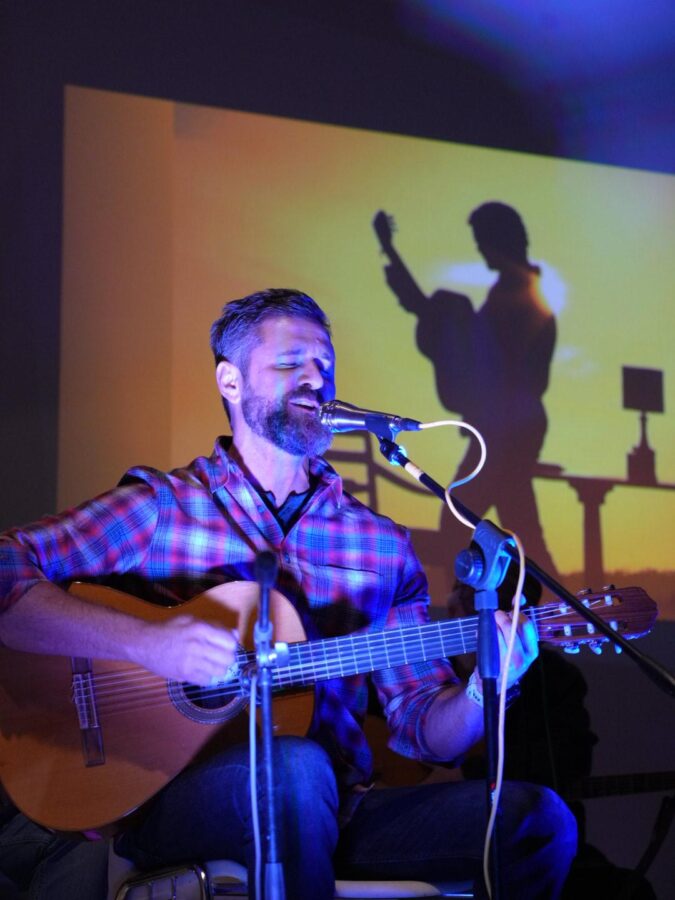 Hermes Croatto lleva la música puertorriqueña al pueblo natal de Tony Croatto en Italia Hermes Croatto durante el concierto ofrecido en Attimis, Italia, el pueblo donde nació su padre, Tony Croatto.
