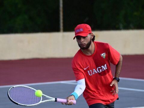 Jerezanas y Taínos marchan invictos en el tenis de campo de la LAI Jugadores universitarios disputan un encuentro de tenis de la Liga Atlética Interuniversitaria.