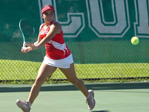 Jerezanas de la UPR de Río Piedras y los Taínos de la UAGM lideran invictos el torneo de tenis de la LAI
