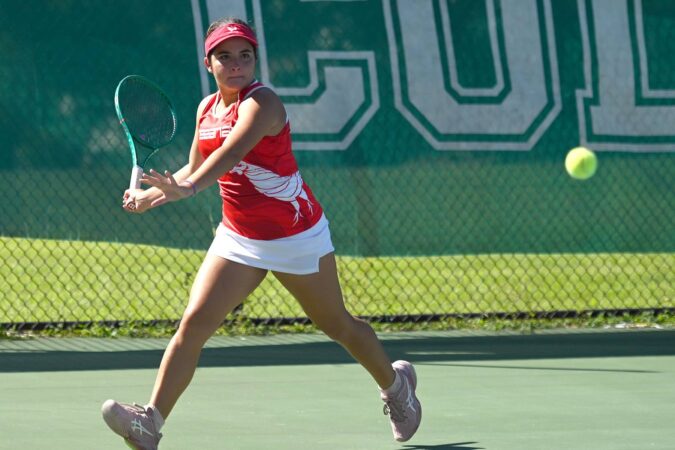 Jerezanas de la UPR de Río Piedras y los Taínos de la UAGM lideran invictos el torneo de tenis de la LAI